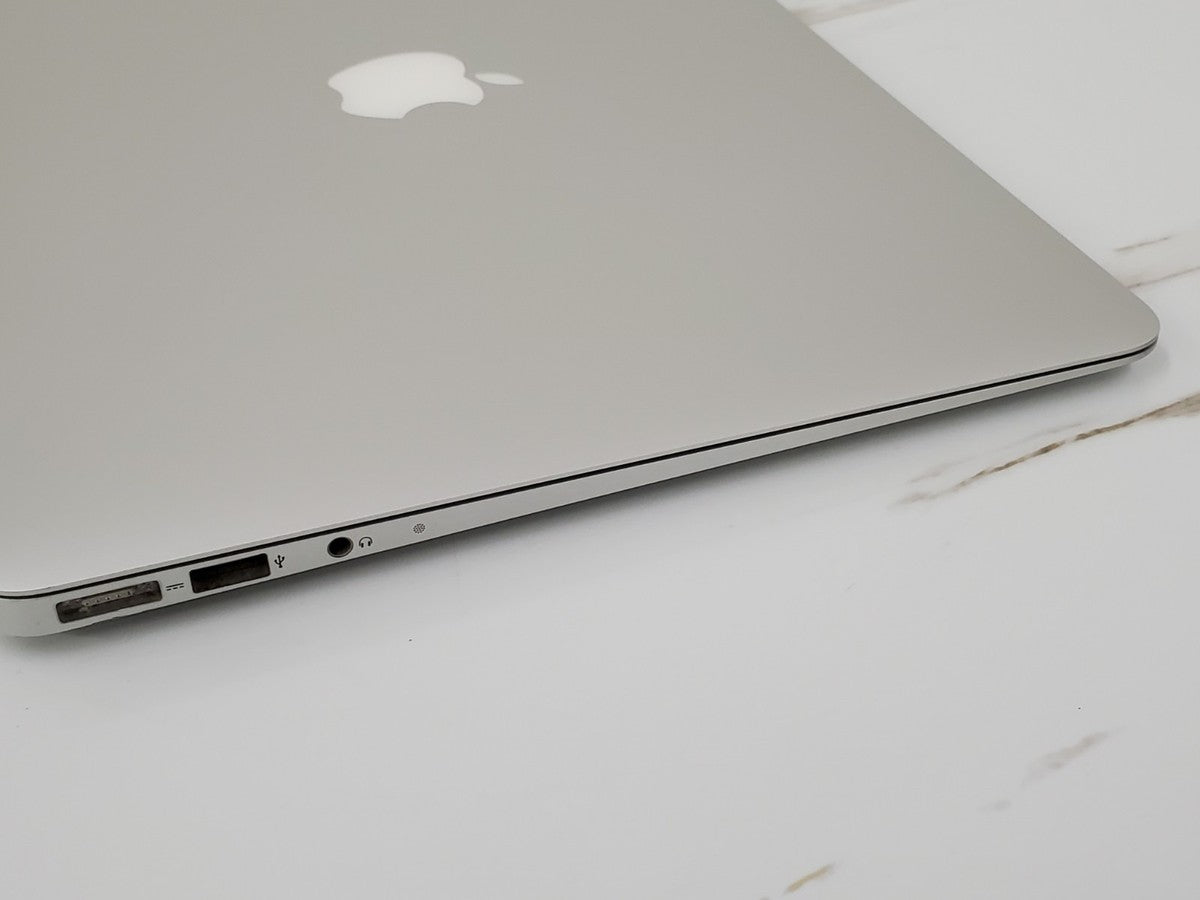 Apple MacBook Air A1466 13.3" Intel I5 CPU 4GB RAM 120 SSD
